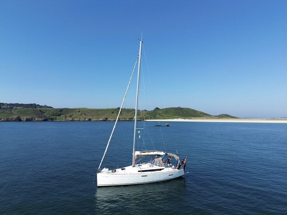 Jeanneau - 11.73 {{i18n.meters}}