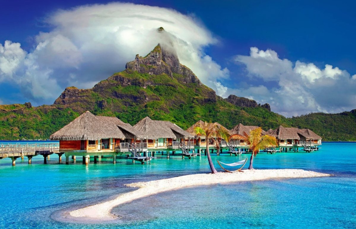 Vista dal catamarano sul mare di Bora Bora