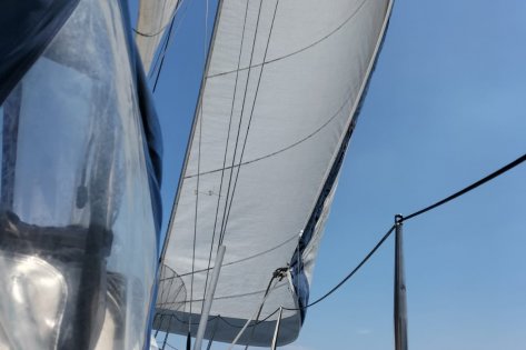 Navegación en velero A Coruña - Santander. Mile building