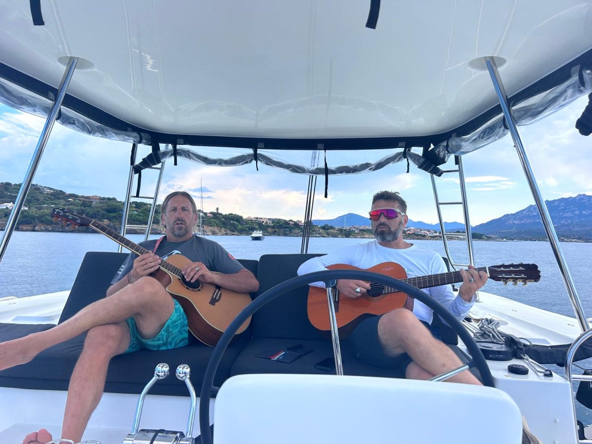 Viaggio in catamarano con alloggio e pasti