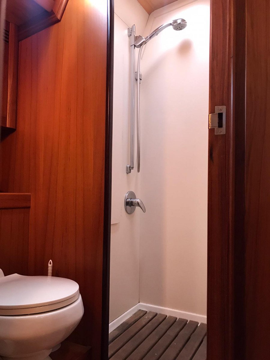 velero barcelona lanzarote