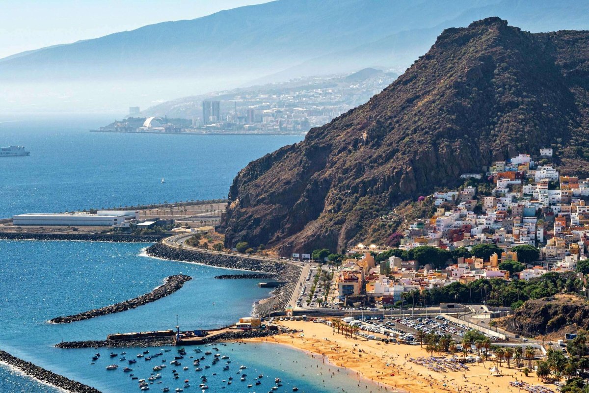 Erkunden Sie Teneriffa auf einem Segelboot, Urlaub auf dem Meer.