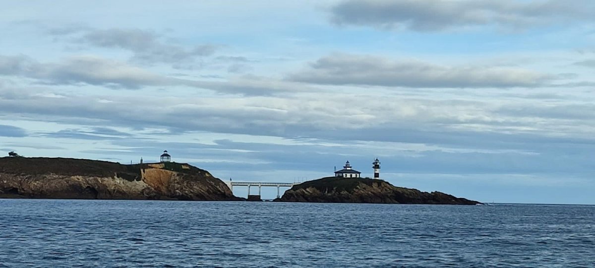 Improve your sailing skills on a sailing trip from A Coruña to Santander