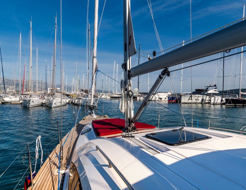 Elan Marine - 13.51 {{i18n.meters}}