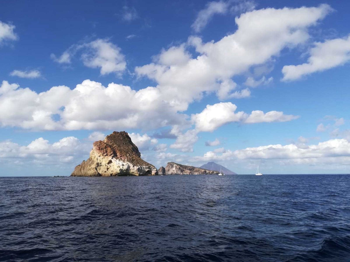 Sailing around Lipari