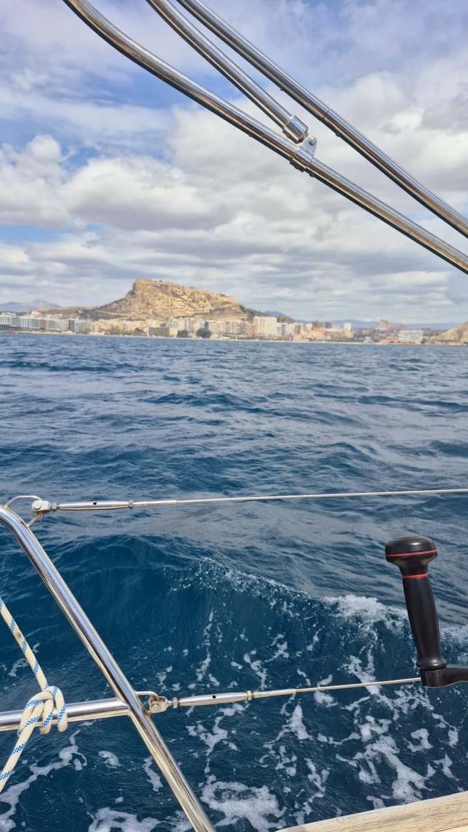 Navega por el Mediterráneo y descubre dos islas maravillosas desde Alicante