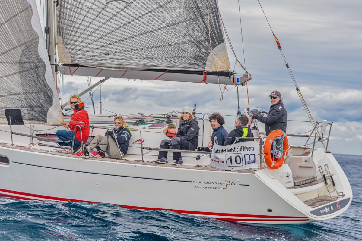 Rías Baixas: Curso de vela. Navegación Costera, Maniobras y Trimado.