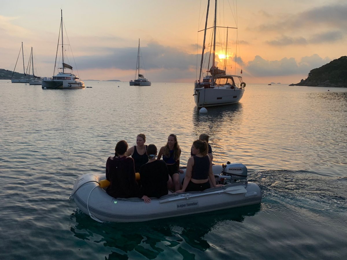 Von Meer zu Berg: Segeln und Yoga in Sardinien