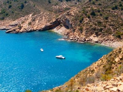 Disfrute de la belleza natural de Serra Gelada en un viaje de pesca y paseo en barco