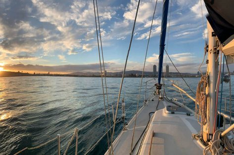 Salida de 2 horas en velero por Barcelona