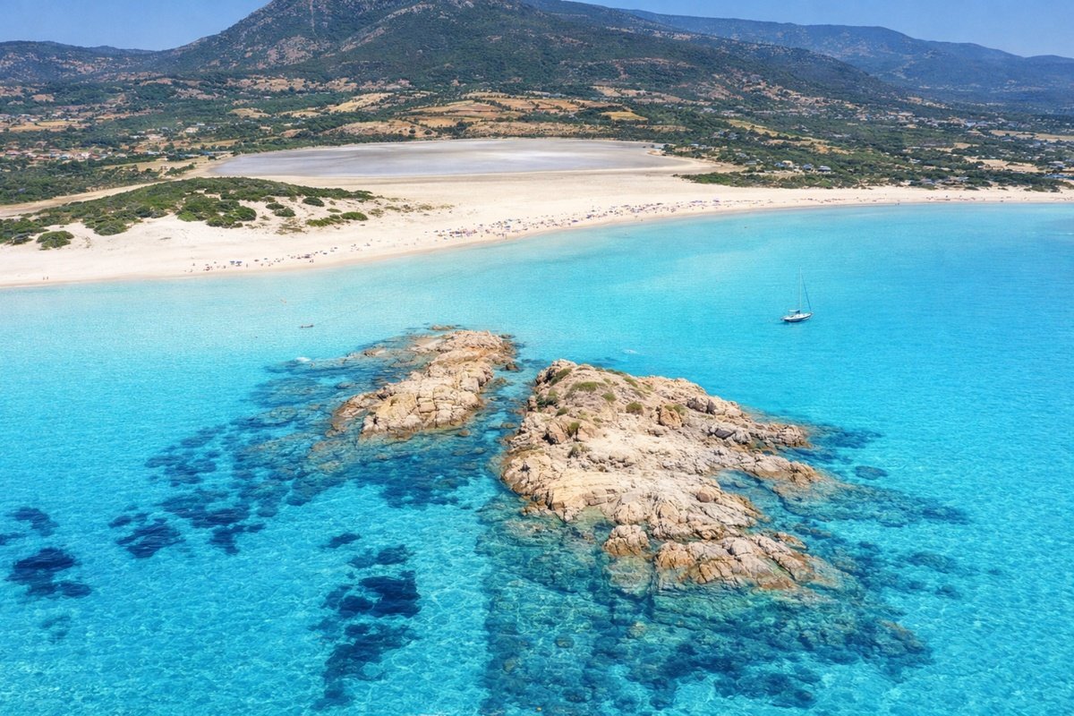 Entdecken Sie Sardinien auf einer exklusiven Jacht mit kulinarischen Traditionen