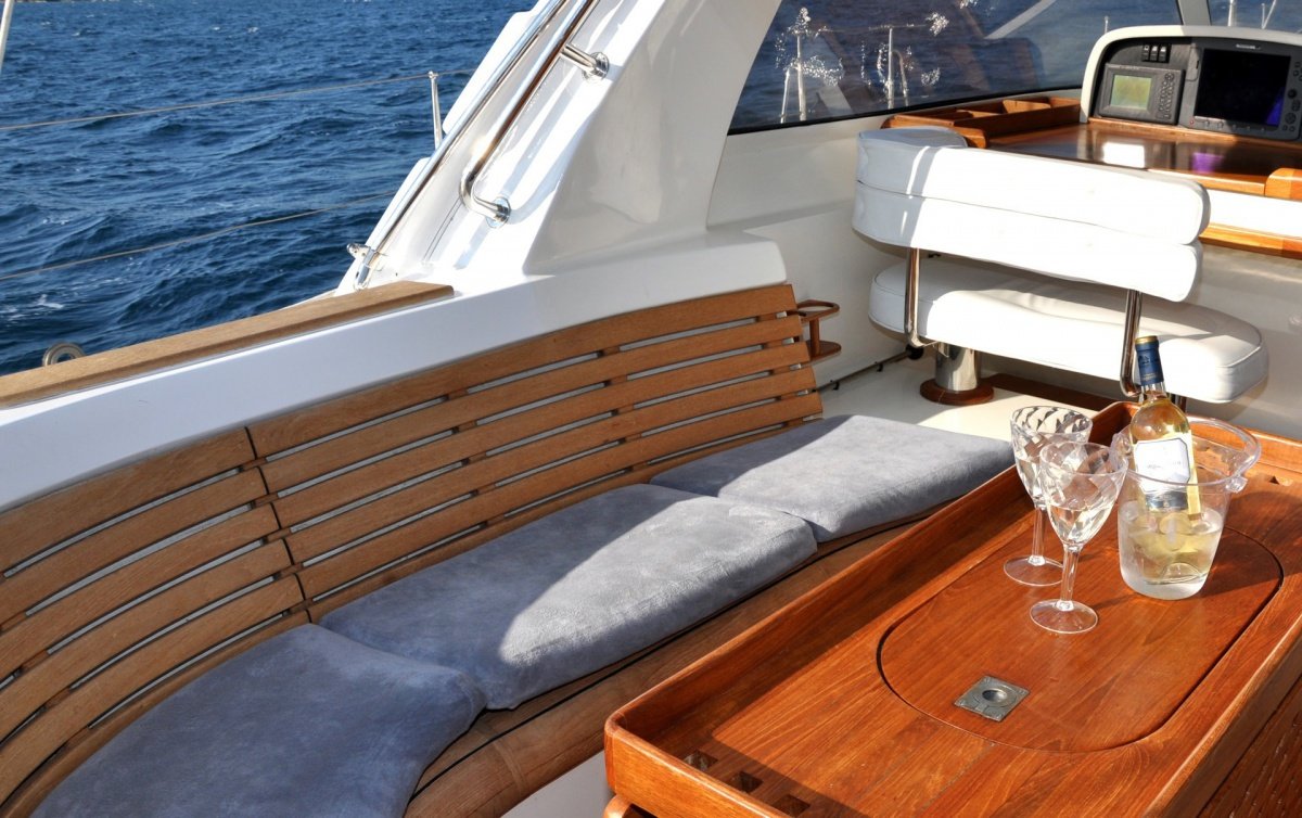 Sailboat - Pendennis - 3 cabins