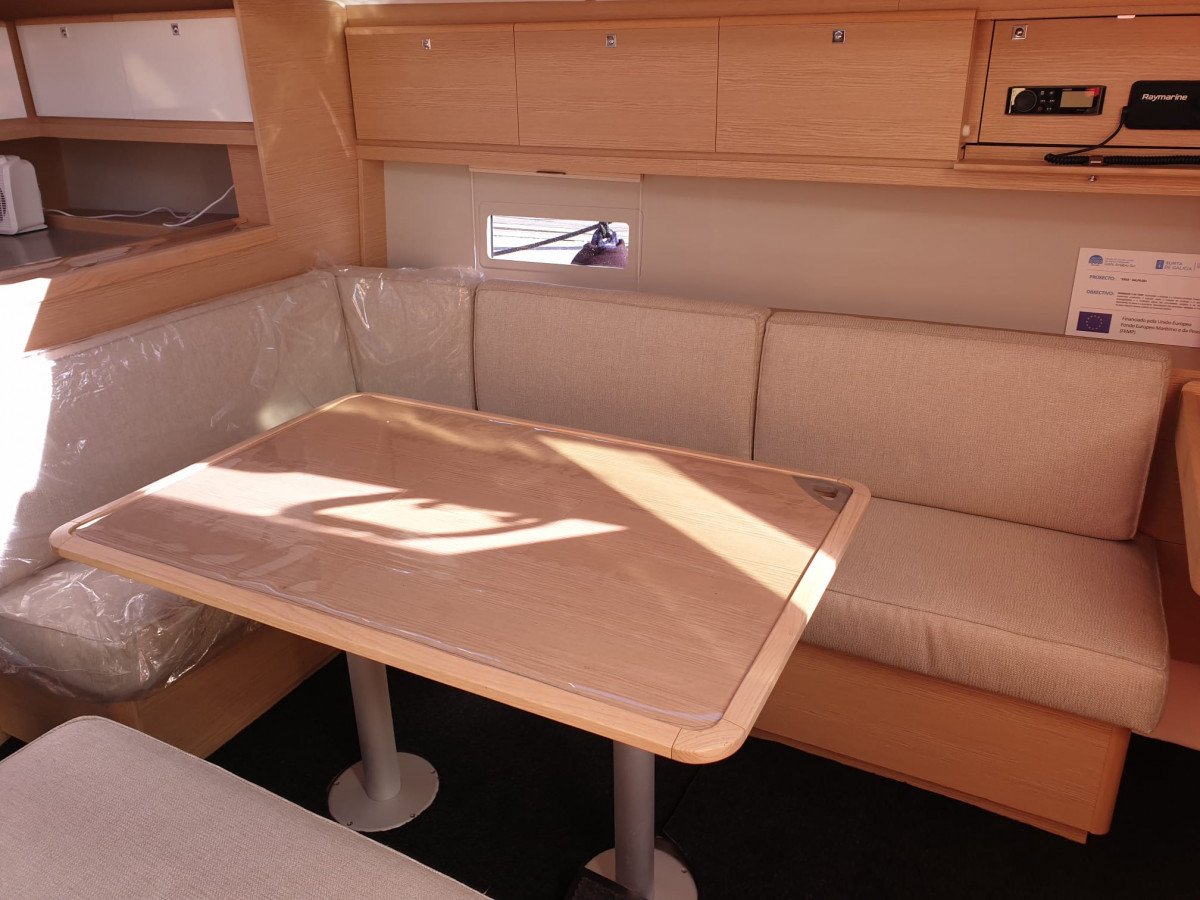 Segeln Sie durch die Rías Altas auf einem 13,5-Meter-Segelboot