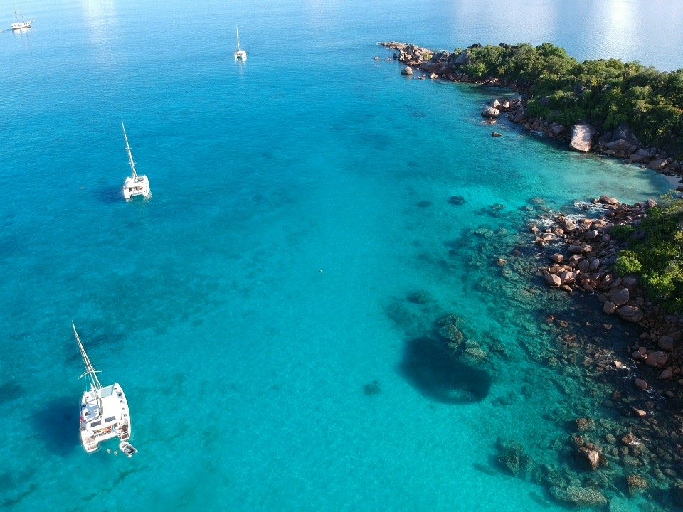 Explora las Seychelles en un catamaran con chef