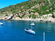 Barco a vela en el sur de Córcega