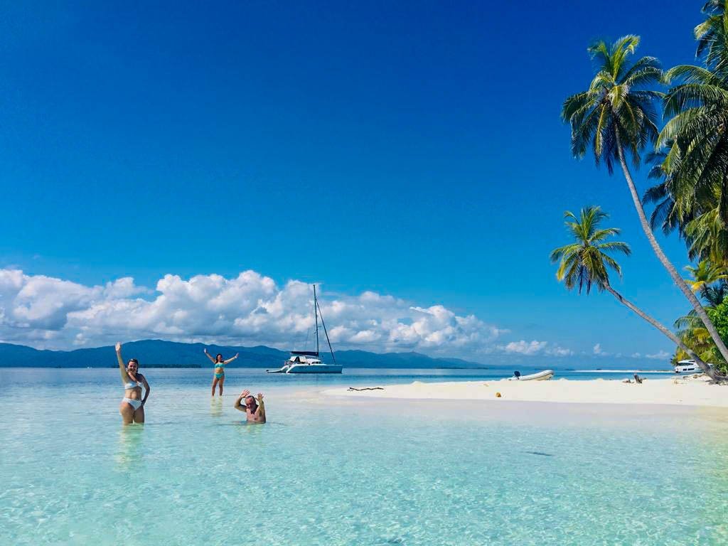 Disfruta de la belleza natural de San Blas desde un barco