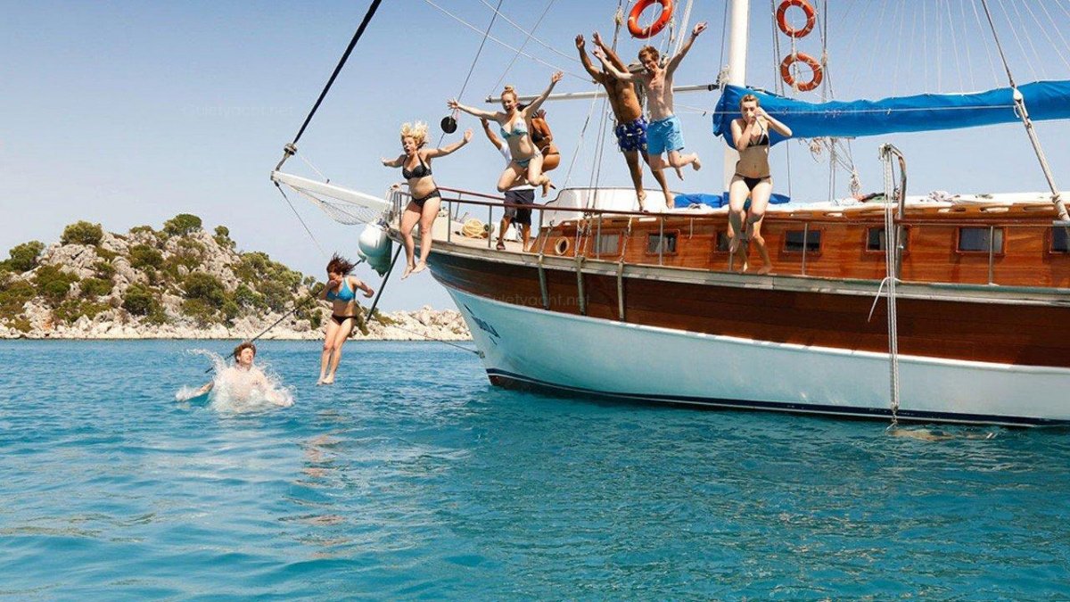 cabin-charter-sample-cabin-charter-photos-9