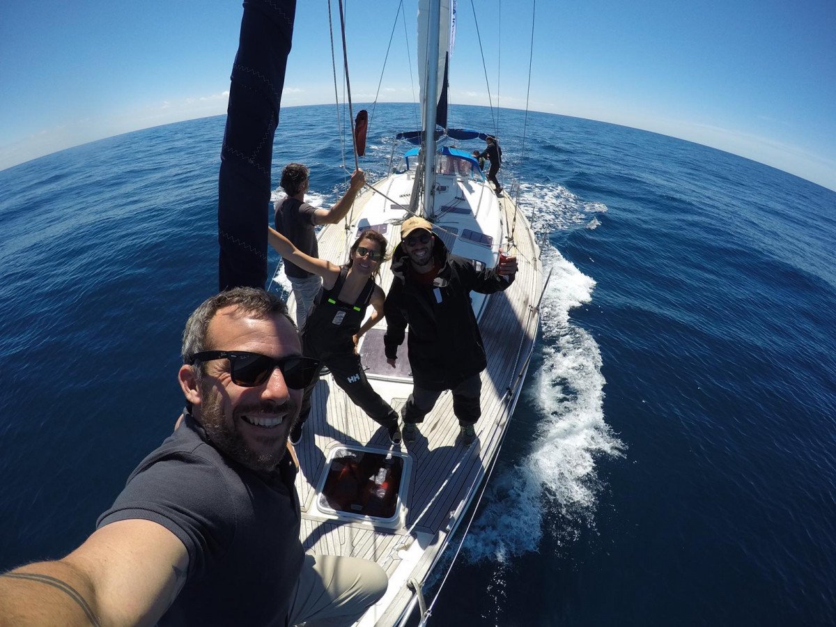 Circunnavegación y yoga en Menorca desde Barcelona
