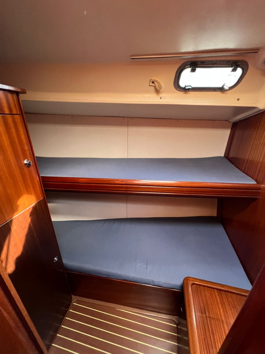 Bavaria Yachts - 4 cabinas