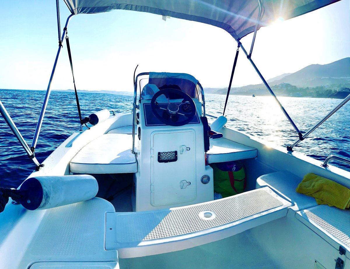 Sailing experience without license in Málaga Puerto Marina