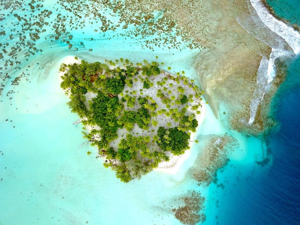 Explore Tahiti in a 11-day catamaran trip