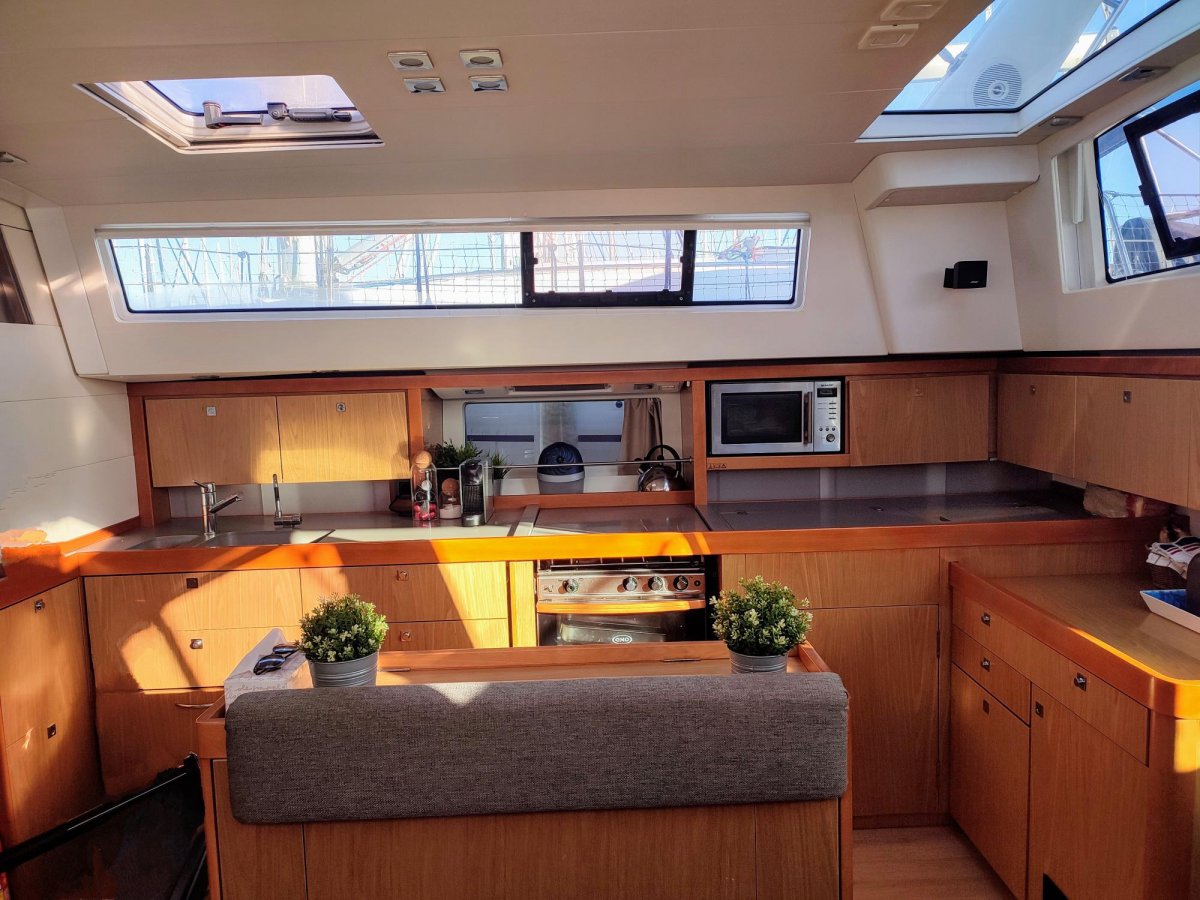 Sailboat - Bénéteau - 15 meters