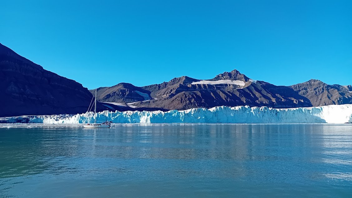 Explore the Svalbard Safari Sailing