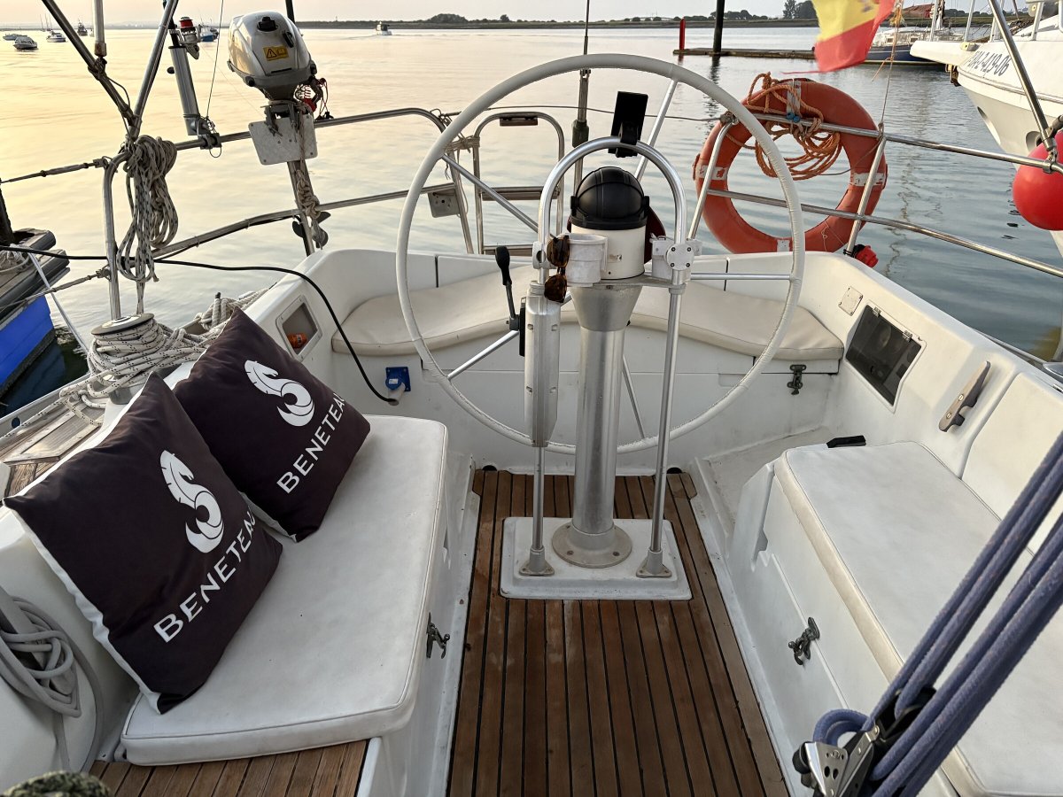 Bénéteau - 12 {{i18n.meters}}