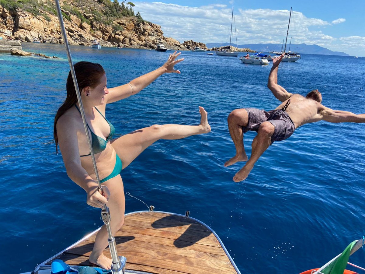 Navigando per Arcipelago della Maddalena e Corsica in un viaggio di andata
