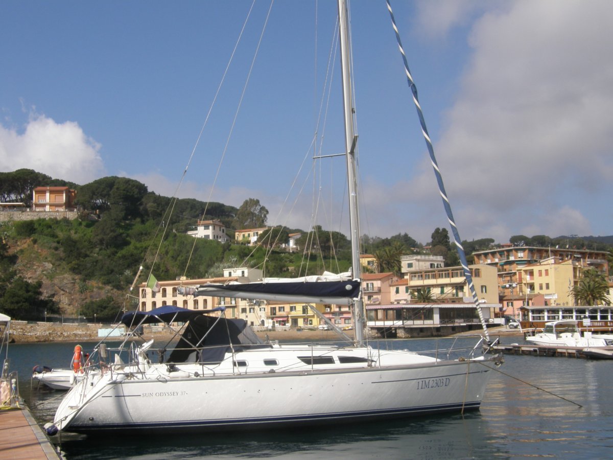 Boat tour around Elba Island