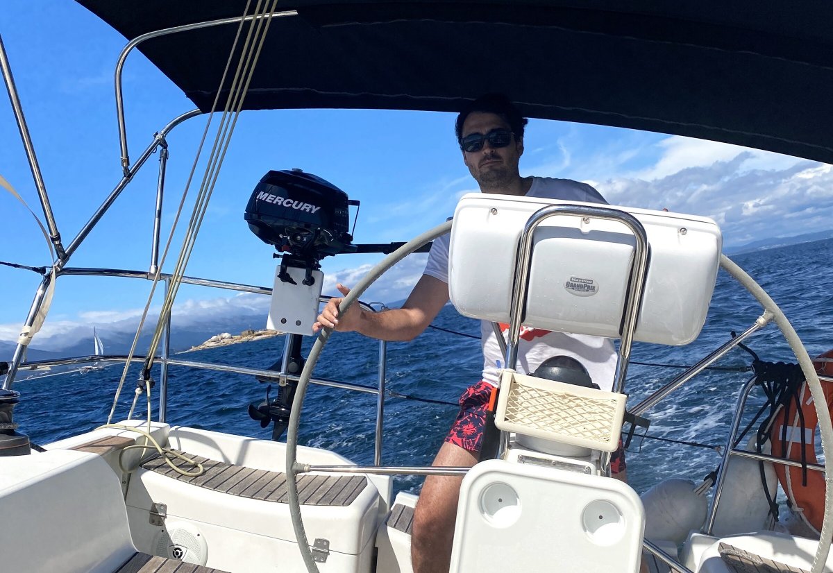 Erlebe ein Abenteuer auf See mit unseren Segelkursen in den Rías Baixas.