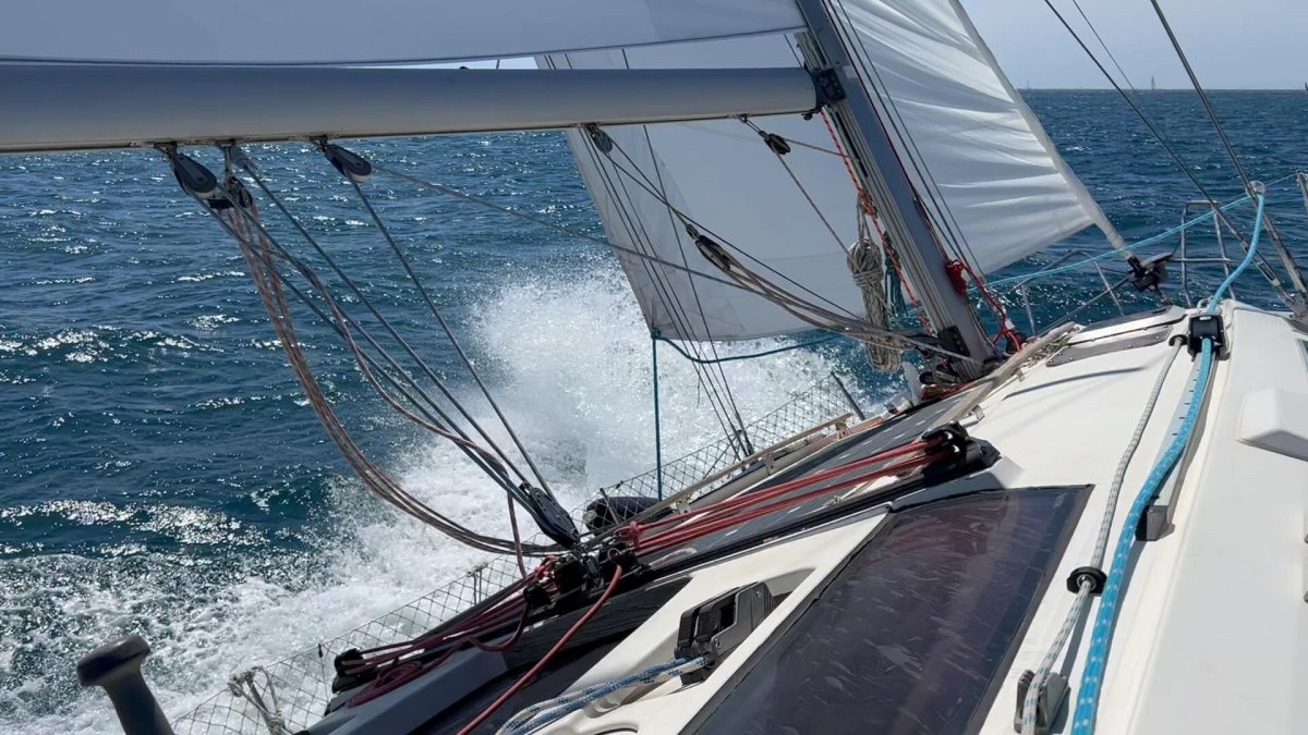 Participate in the Pollença Bay Regatta from Port Ginesta