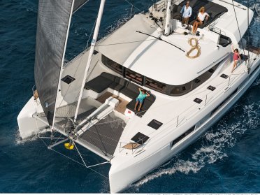 Large luxury catamaran with Hostess - Discovering the Aeolian Islands