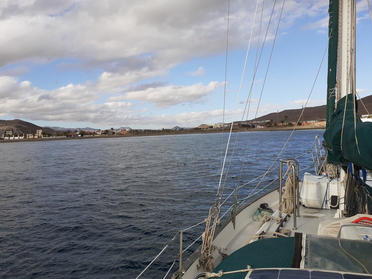 Landung auf einer einsamen Strand