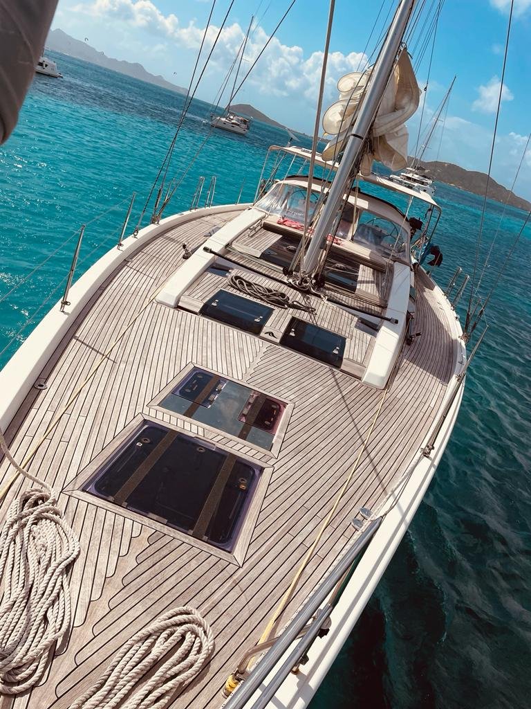 Scoprendo il paradiso su una barca a vela premium