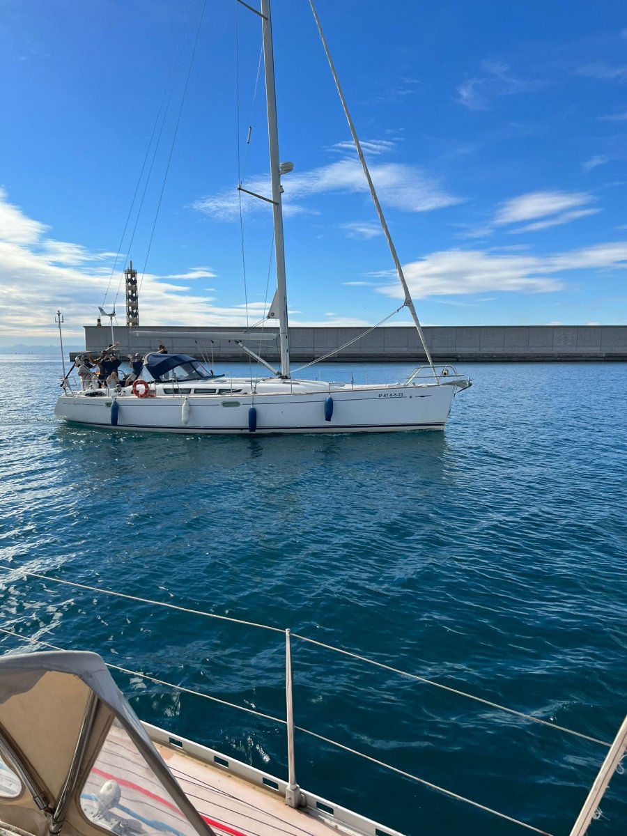Velero - Jeanneau - 3 cabinas