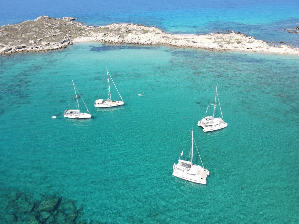 Navigate to the islands with a catamaran from Bali