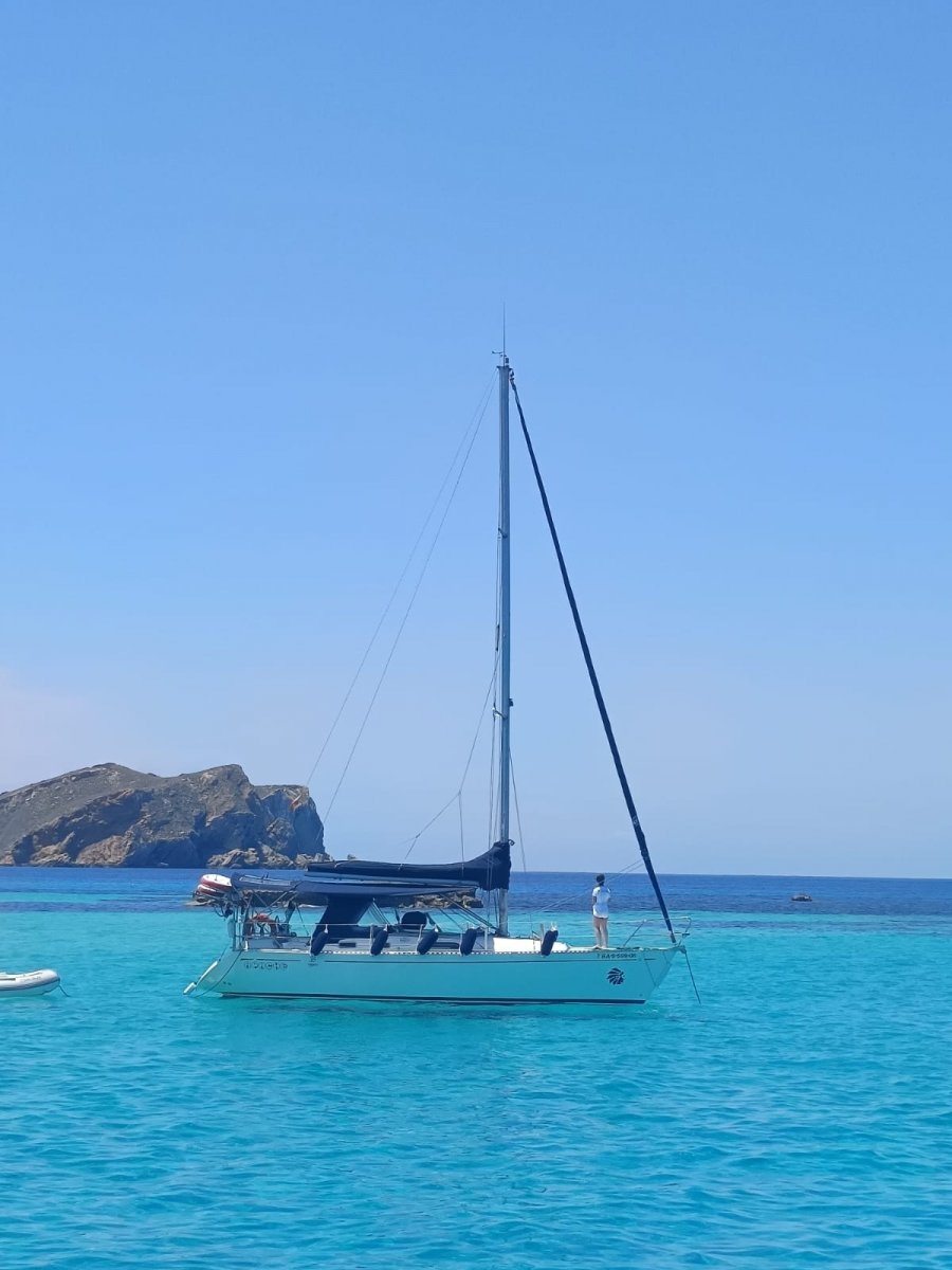 Aprender a navegar en un viaje de 2 días por Ibiza