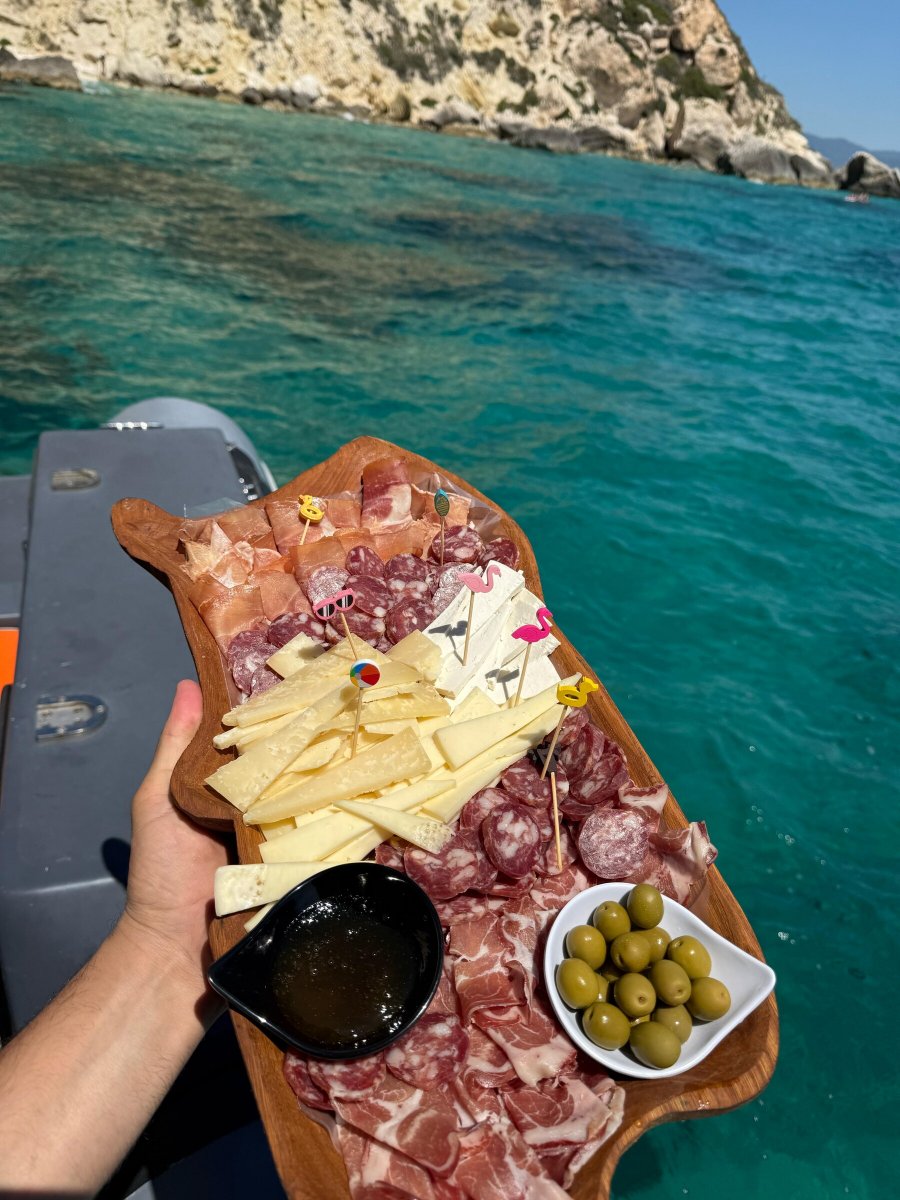 Excursions in the Gulf of Cagliari