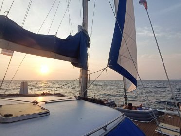 Avventura in catamarano tra le isole tropicali della Thailandia meridionale