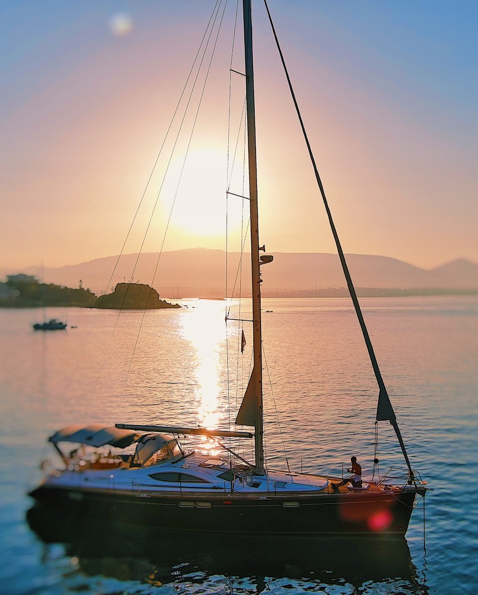 Viaje en barco desde Atenas, Grecia hasta Catania, Sicilia con Jeanneau 54DS