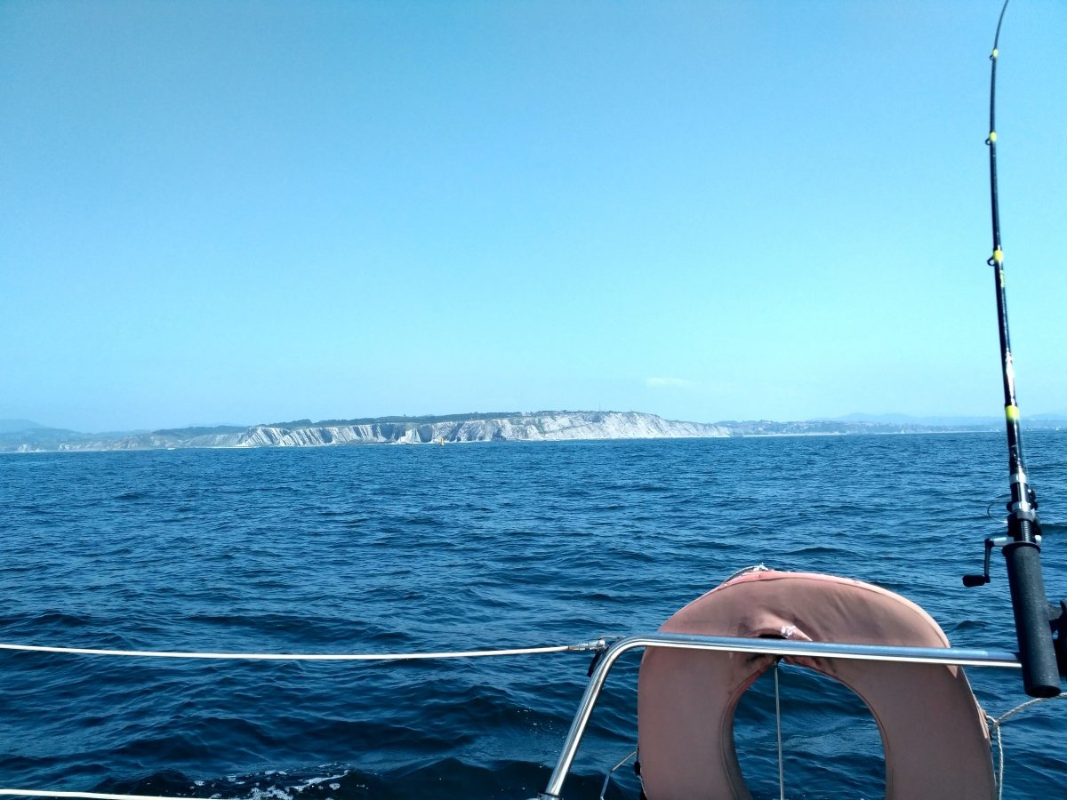 viajes en velero cantábrico