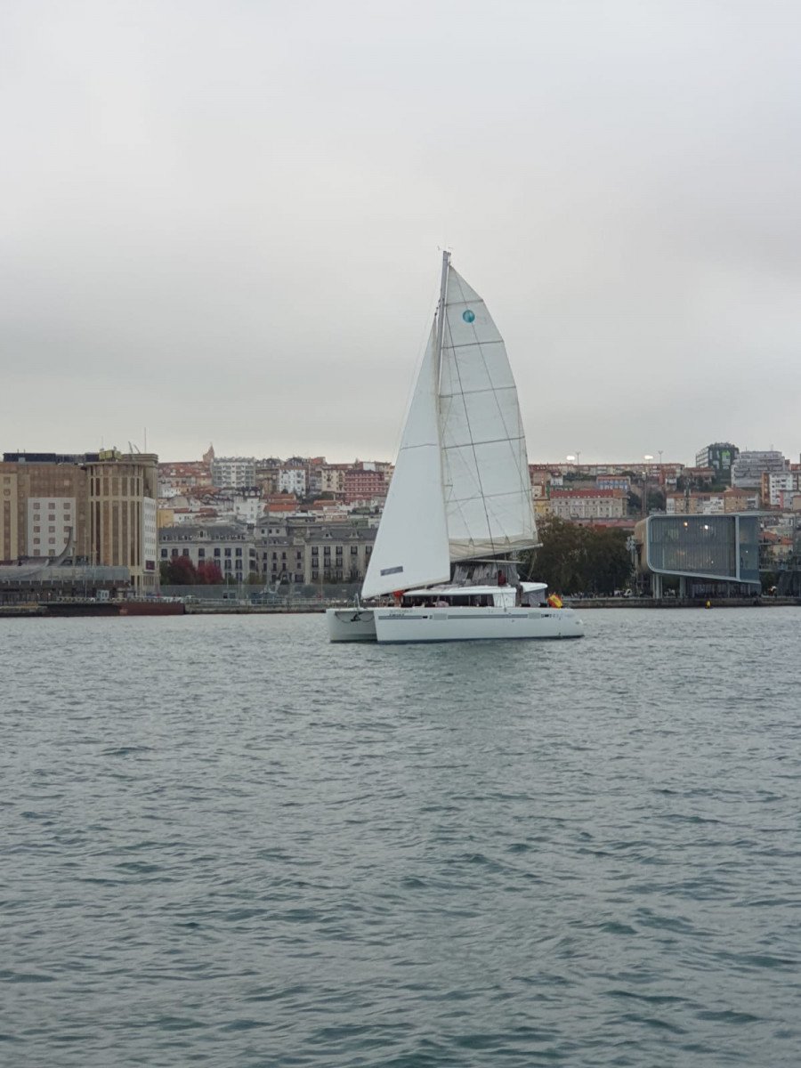 Excursión en catamarán a las islas de la bahía de Santander