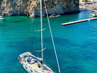 Sailing between Giglio Island, Giannutri and Talamone