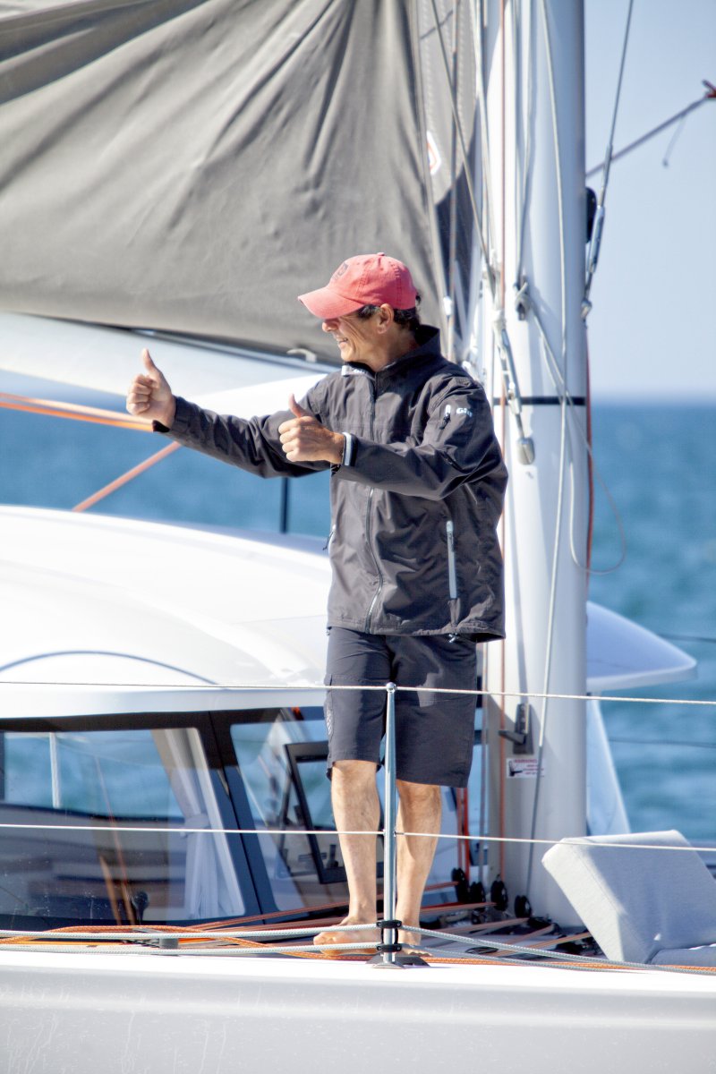 Rilassati in mare durante le tue pratiche con il catamarano a Valencia