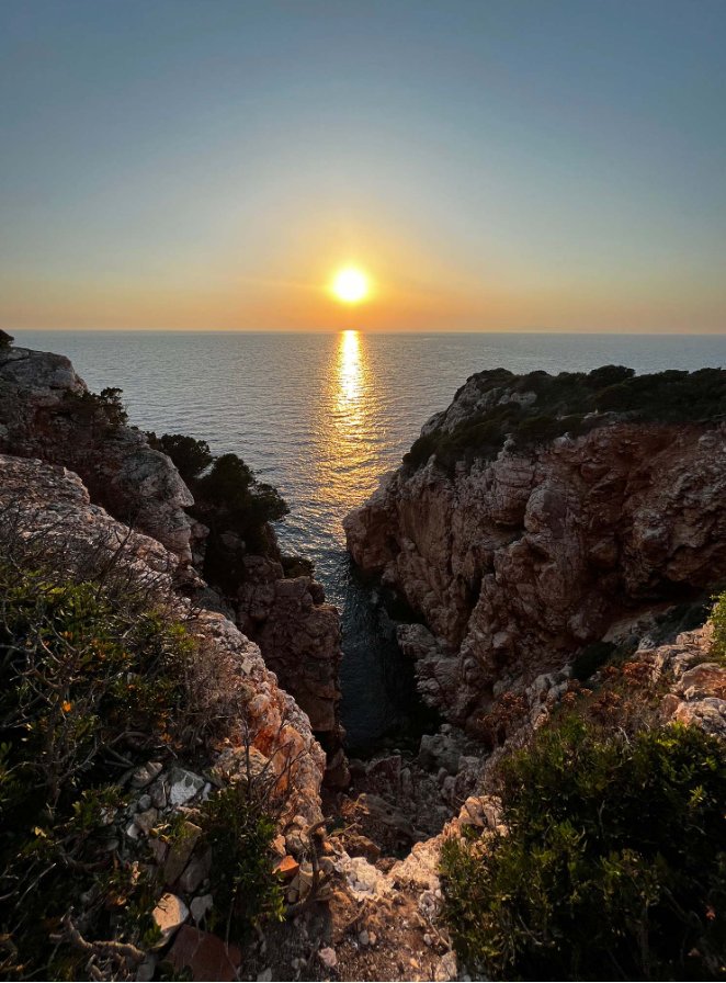 Genießen Sie den Blick auf die griechischen Inseln und die strahlende Sonne