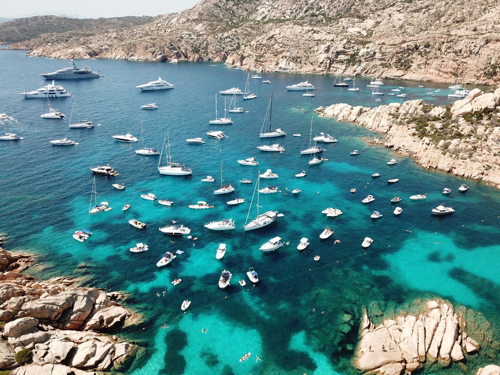 Navigando lungo le coste di Sardegna e Corsica