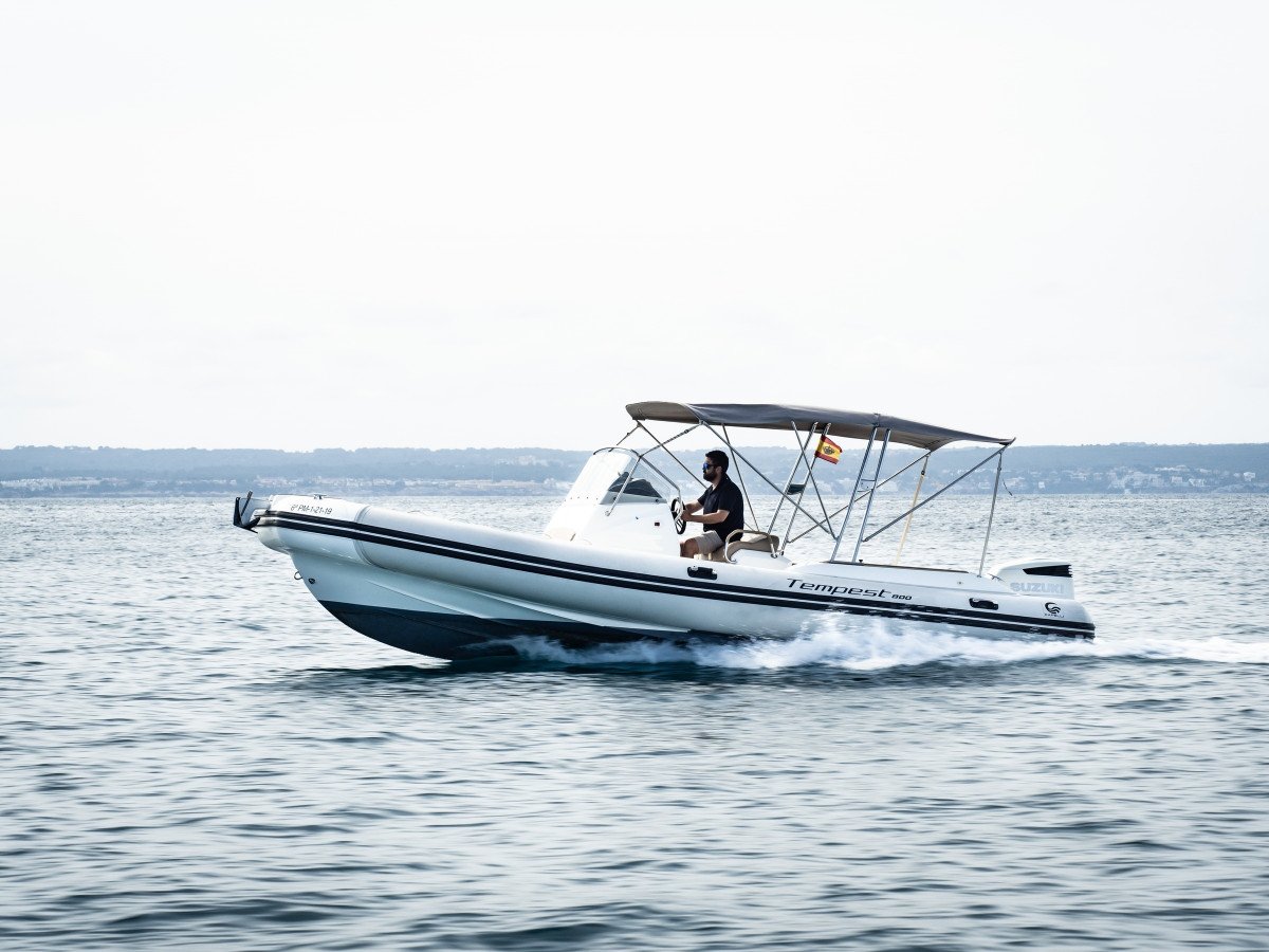 Alquila-lancha-en-Baleares