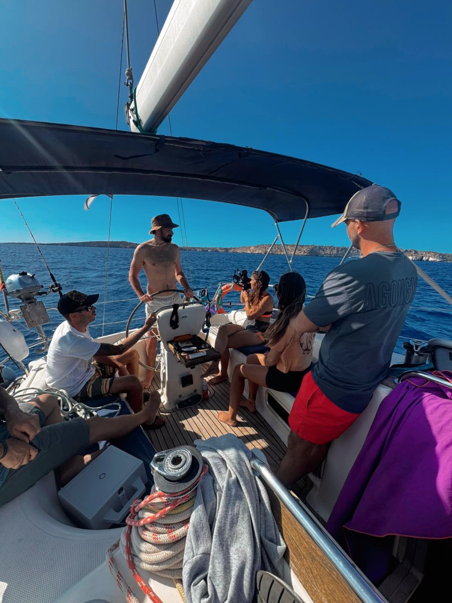 Vuelta a Menorca en velero: Experiencia PER en barco