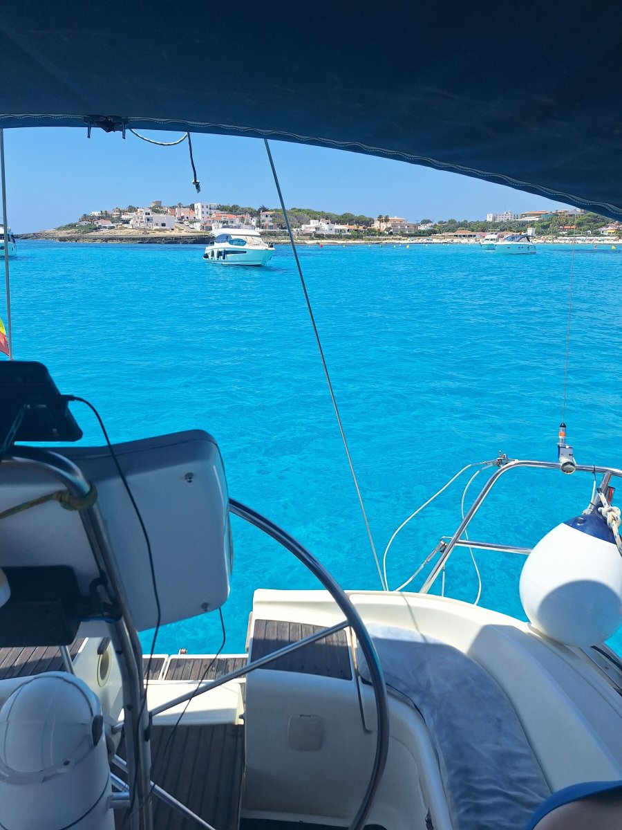 Corso di navigazione a bordo di uno yacht in mare aperto